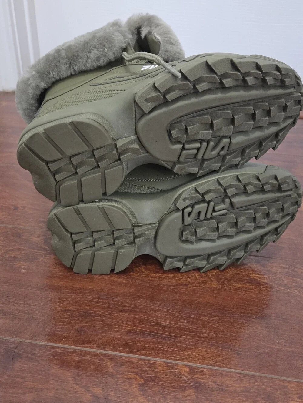 Fila Disruptor Shearling-lined Winter Boot in Olive Green Girls Size 4.5